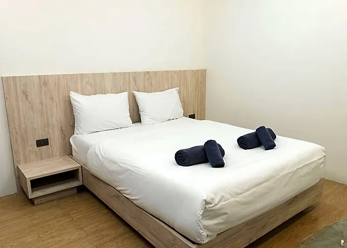 Day Hotel *